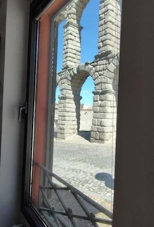 세고비아 Casa Bajo El Acueducto Con Plaza De Garaje 빌라 외부 사진